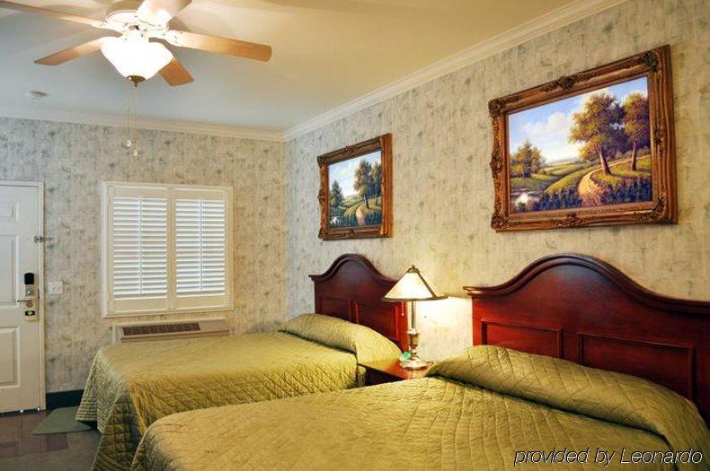 Grass Valley Courtyard Suites Rum bild